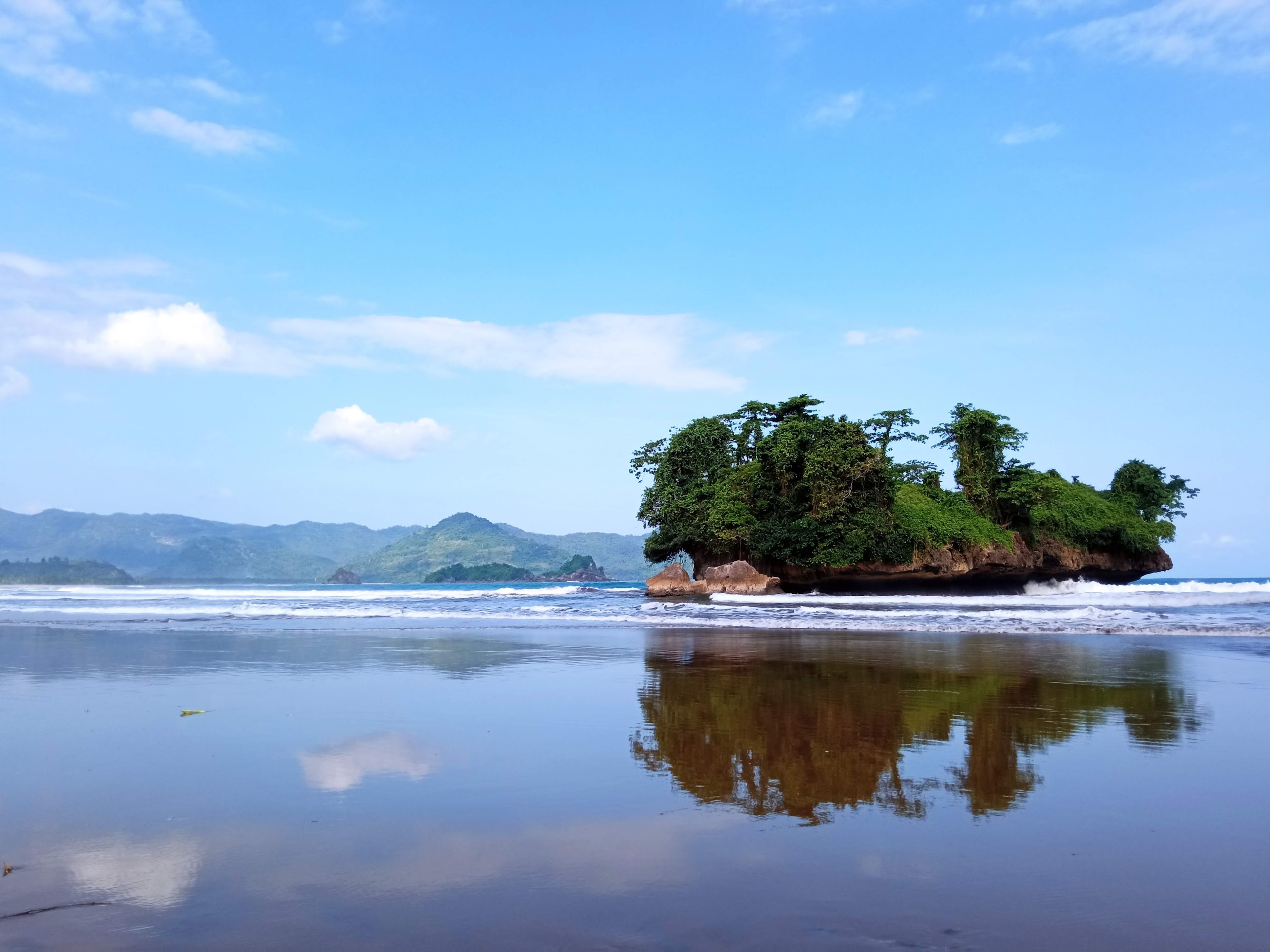 Pantai Pelang