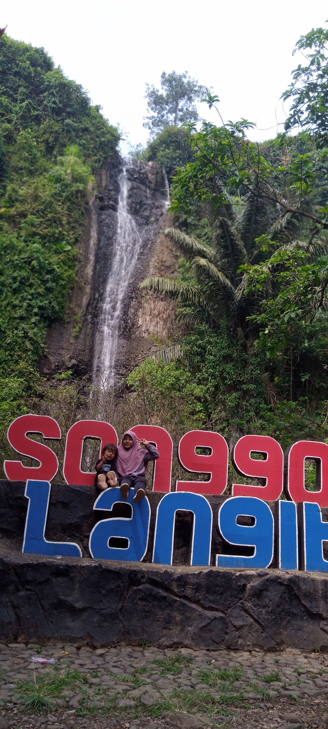 Air Terjun Songgolangit